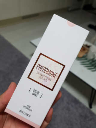 레드컨테이너 페로몬향 퍼퓸 바디미스트 80ml — 5점을 준 리뷰어가 2020년 1월 올린 사용 사진