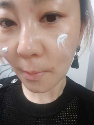 아크틱오션 아스타잔틴 앰플 톤 업 크림 — 4점을 준 리뷰어가 2019년 2월 올린 사용 사진