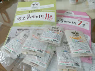펫츠플레이트 동결건조간식 기호성 테스트 8종 — 5점을 준 리뷰어가 2018년 5월 올린 사용 사진