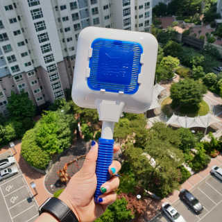 에이블루 신개념 위생 파리채 캐치에프 — 5점을 준 리뷰어가 2018년 6월 올린 사용 사진