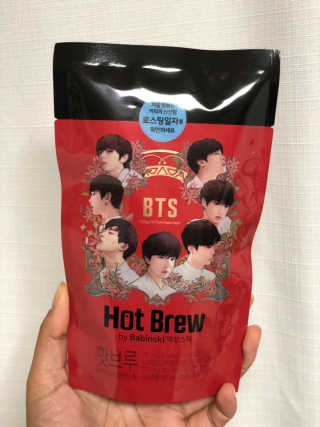 한국야쿠르트 콜드브루, 핫브루 액상스틱 BTS 일러스트 — 4.83점을 준 리뷰어가 2018년 11월 올린 사용 사진
