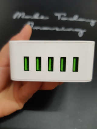 아이오티코리아 아이오티 5포트 USB 멀티 충전기 — 5점을 준 리뷰어가 2019년 2월 올린 사용 사진