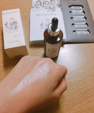 보타니티 [홍]조[진]정[결]케어 플라본 세럼 — 5점을 준 리뷰어가 2018년 5월 올린 사용 사진
