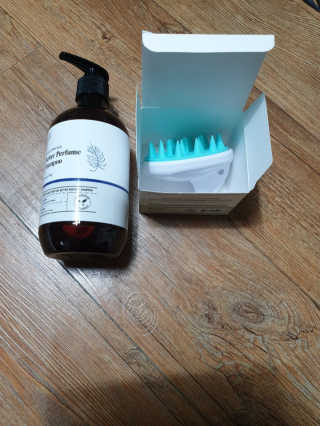 달리프 베러 퍼퓸 샴푸 1000ml 레이니데이 or 일랑로즈 — 5점을 준 리뷰어가 2019년 12월 올린 사용 사진