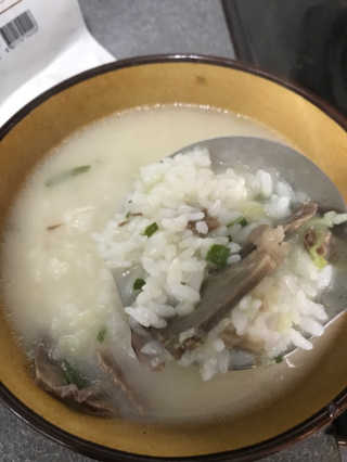 [풀무원] 사골곰탕국밥 황태해장국밥 — 5점을 준 리뷰어가 2018년 6월 올린 사용 사진