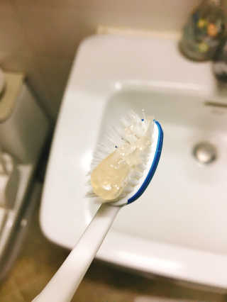 큐어스크립트 닥터폴스 치약 바닐블랙티향 — 4.33점을 준 리뷰어가 2018년 2월 올린 사용 사진