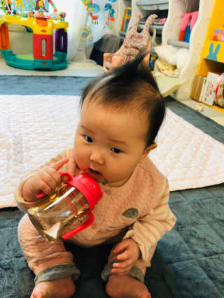 유비맘 샘방지 PPSU 빨대컵_컬러 랜덤 발송 — 5점을 준 리뷰어가 2020년 2월 올린 사용 사진