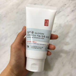 일리윤 세라마이드 아토 집중 크림 — 5점을 준 리뷰어가 2017년 10월 올린 사용 사진