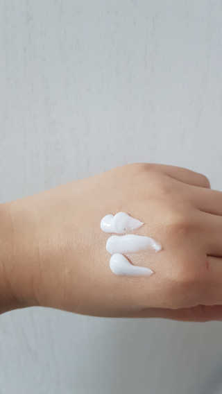 바디홀릭클린핸드크림 3종  SET — 5점을 준 리뷰어가 2019년 1월 올린 사용 사진