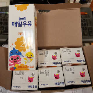 매일우유 멸균 매일우유 저지방 2프로 멸균 핑크퐁 에디션 6입 — 4.33점을 준 리뷰어가 2018년 1월 올린 사용 사진