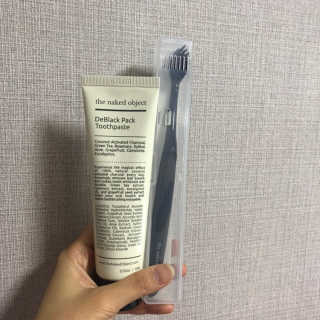 the naked object 디블랙팩치약 디블랙칫솔 세트 — 4.5점을 준 리뷰어가 2019년 1월 올린 사용 사진