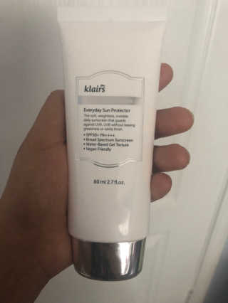소프트 에어리 UV 에센스 SPF 50 PA ++++ — 4점을 준 리뷰어가 2019년 4월 올린 사용 사진