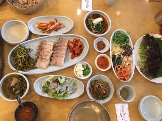 청국장과 보리밥 [청국장과보리밥] 두루치기 쌈정식or수육정식 中 택 1 — 5점을 준 리뷰어가 2018년 12월 올린 사용 사진