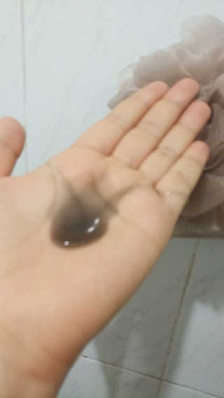 the naked object [탈모볼륨샴푸] 디블랙 팩 샴푸 — 4.5점을 준 리뷰어가 2019년 12월 올린 사용 사진