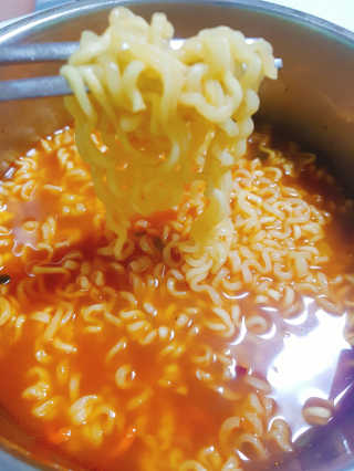 라면 그대로가 제일 맛있는 더엄마라면 — 5점을 준 리뷰어가 2019년 6월 올린 사용 사진