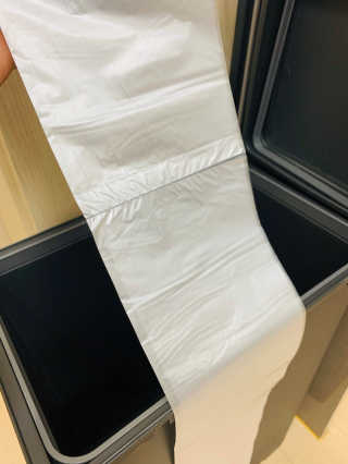 창신리빙 [프랑코 원터치 밀폐형 휴지통 15L] 똑똑한 정리 수납 — 5점을 준 리뷰어가 2020년 3월 올린 사용 사진