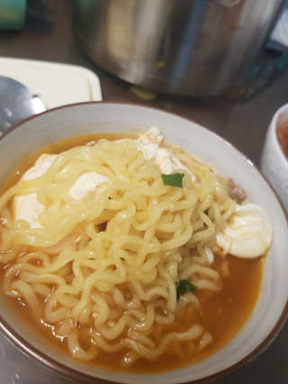라면 그대로가 제일 맛있는 더엄마라면 — 5점을 준 리뷰어가 2019년 6월 올린 사용 사진