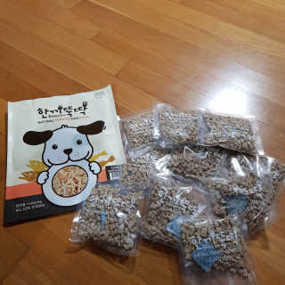 [펫토리아] 맛도 영양도 BEST 한끼뚝딱 강아지 사료 — 5점을 준 리뷰어가 2018년 12월 올린 사용 사진