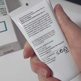 로벡틴 아쿠아 UV 프로텍터 — 4.5점을 준 리뷰어가 2019년 5월 올린 사용 사진