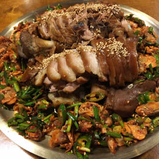 [동네맛집족발] 4개 족발 중 택1 — 4.5점을 준 리뷰어가 2019년 11월 올린 사용 사진