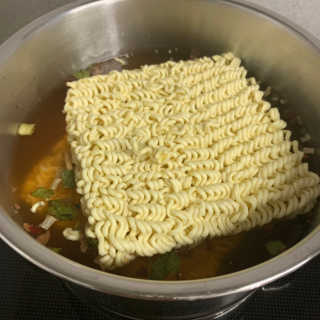 라면 그대로가 제일 맛있는 더엄마라면 — 5점을 준 리뷰어가 2019년 9월 올린 사용 사진