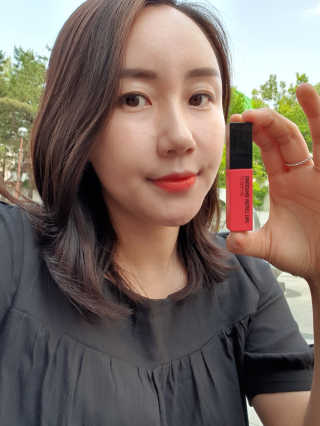 우드버리 울트라 에이치디 스무디 벨벳 틴트 — 5점을 준 리뷰어가 2019년 6월 올린 사용 사진
