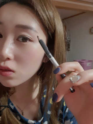 림멜 프로페셔널 아이브로우 펜슬 1+1 — 4.5점을 준 리뷰어가 2019년 12월 올린 사용 사진
