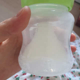 유비맘 신생아젖병 120ml 트리플팩_ 젖꼭지 포함 — 3.5점을 준 리뷰어가 2020년 3월 올린 사용 사진