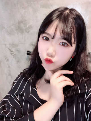 [블랙루즈] 펄블리 아이 글리터 2종 — 5점을 준 리뷰어가 2019년 1월 올린 사용 사진