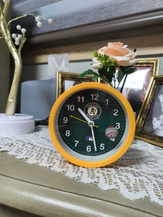 MLB WATCH n LEISURE MLB 아날로그 디자인 탁상시계 8종 — 5점을 준 리뷰어가 2020년 1월 올린 사용 사진
