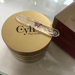 최윤하스텔라 최윤하 만물상 올인원 만능크림 — 4.5점을 준 리뷰어가 2018년 11월 올린 사용 사진