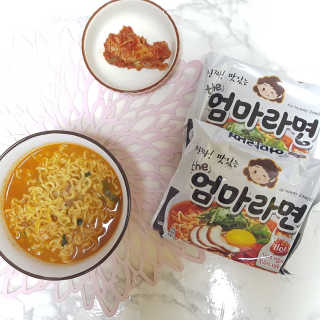 라면 그대로가 제일 맛있는 더엄마라면 — 4점을 준 리뷰어가 2019년 7월 올린 사용 사진