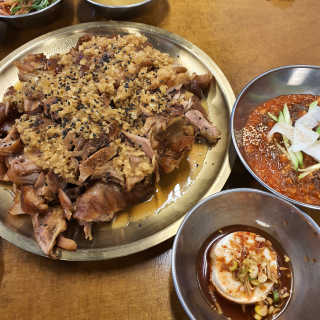 [동네맛집족발] 4개 족발 중 택1 — 3.5점을 준 리뷰어가 2020년 1월 올린 사용 사진