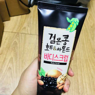 정글트리 검은콩 호두 아몬드 바디스크럽 — 4.33점을 준 리뷰어가 2018년 3월 올린 사용 사진