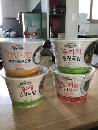 신송식품 신송 새반컵밥 4종 — 4.67점을 준 리뷰어가 2018년 7월 올린 사용 사진