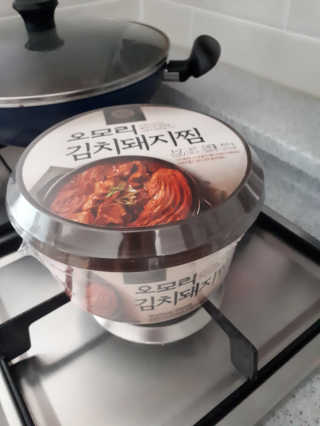 GS25 YOU US  오모리김치돼지찜 — 3.33점을 준 리뷰어가 2018년 3월 올린 사용 사진