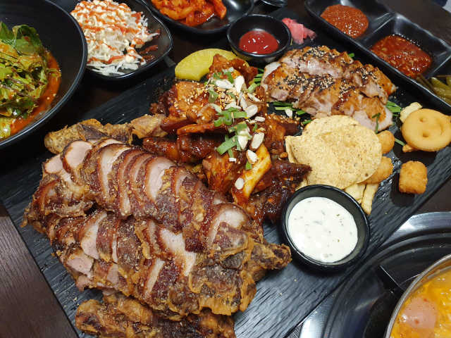 [쿵족 안양일번가점] 튀김족발 중 + 막국수 리뷰 사진