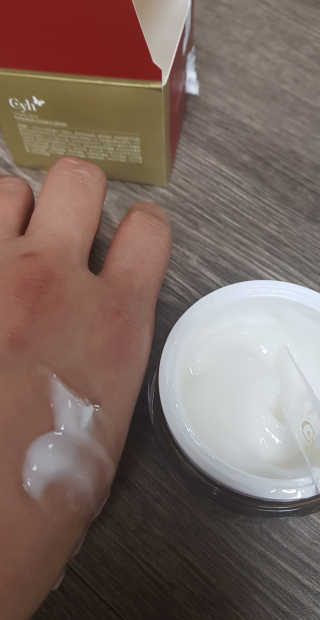 최윤하스텔라 최윤하 만물상 올인원 만능크림 — 5점을 준 리뷰어가 2018년 11월 올린 사용 사진