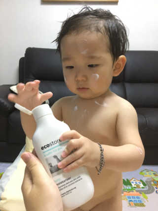 엘루스벤 에코스토어_베이비로션_200ml — 4점을 준 리뷰어가 2017년 6월 올린 사용 사진