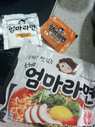 라면 그대로가 제일 맛있는 더엄마라면 — 5점을 준 리뷰어가 2019년 7월 올린 사용 사진
