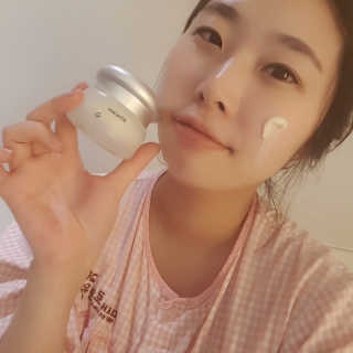 올리엔스 이센셜 더블 베리어 크림 [속 건조 장벽크림] — 4점을 준 리뷰어가 2017년 4월 올린 사용 사진