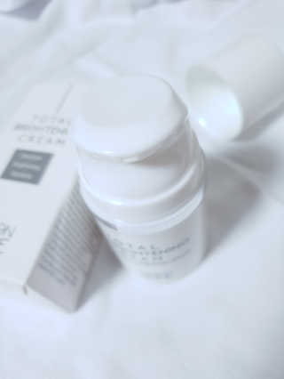 MOONSOME 문썸 토탈 브라이트닝 크림 50ml — 4점을 준 리뷰어가 2019년 3월 올린 사용 사진
