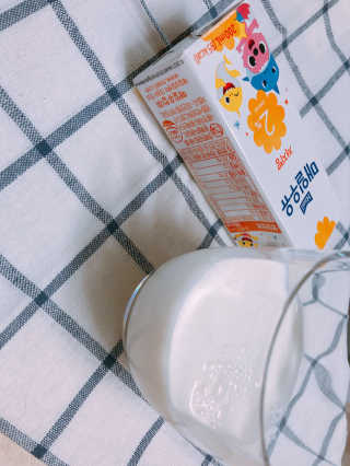 매일우유 멸균 매일우유 저지방 2프로 멸균 핑크퐁 에디션 6입 — 5점을 준 리뷰어가 2018년 1월 올린 사용 사진