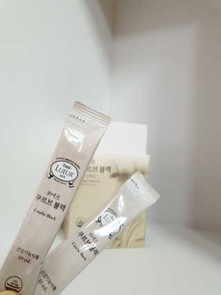 [하우투잇] 뤼에르 쿠르브 블랙 10ml x 30포 총 300ml — 4.5점을 준 리뷰어가 2020년 3월 올린 사용 사진