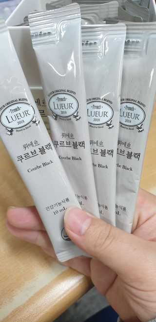 [하우투잇] 뤼에르 쿠르브 블랙 10ml x 30포 총 300ml — 5점을 준 리뷰어가 2020년 3월 올린 사용 사진