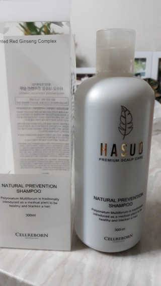 셀리본 하수오 내츄럴 프리벤션 탈모관리 샴푸 300ml — 5점을 준 리뷰어가 2019년 11월 올린 사용 사진
