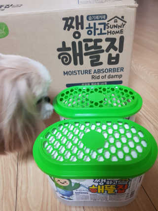 [로하스 인증 제습제] 쨍하고 해뜰집 옷장용 프리미엄 — 4점을 준 리뷰어가 2019년 9월 올린 사용 사진