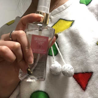 레드컨테이너 페로몬향 퍼퓸 바디미스트 80ml — 4점을 준 리뷰어가 2020년 1월 올린 사용 사진