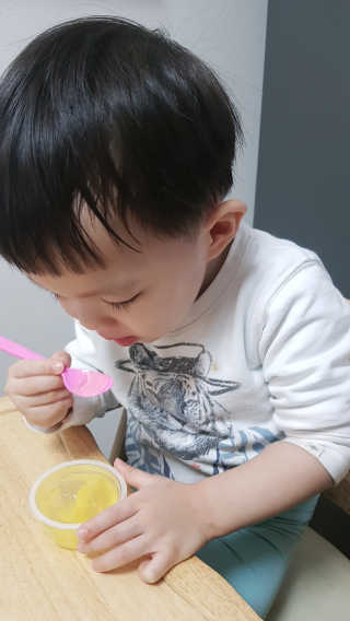 데르뜨 떠먹는 과일 3종, 짜먹는 과일 2종 총 10개 체험 — 5점을 준 리뷰어가 2020년 3월 올린 사용 사진