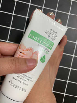 (주)에네스티 에네스티 수안수 실크스킨 풋크림 1+1 — 5점을 준 리뷰어가 2019년 9월 올린 사용 사진